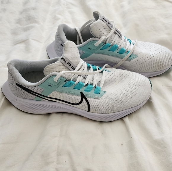 Nike shoes - Picture 4 of 4